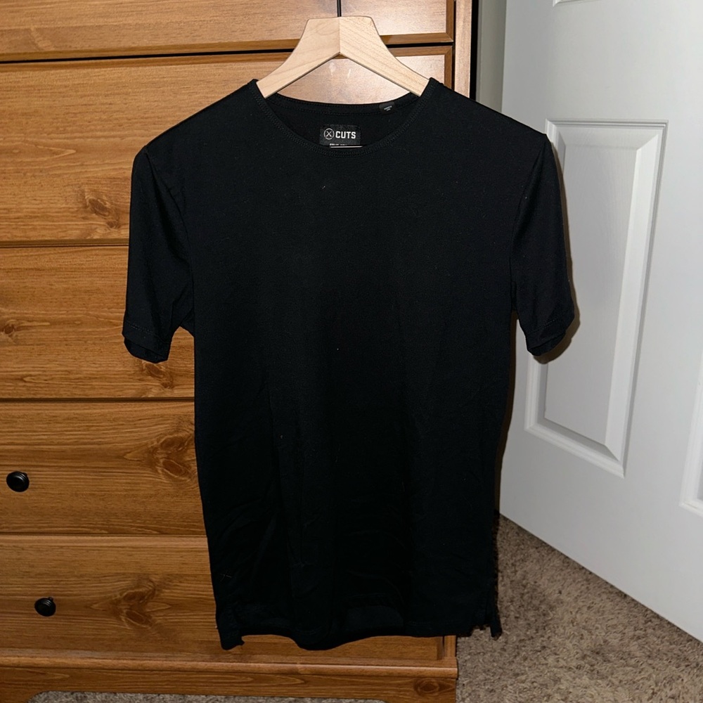 Cuts Clothing Split Hem Black Short Sleeve T-shirt, Men’s Size Small